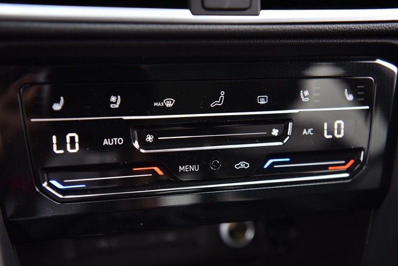 Volkswagen Taos Vehicle Image 14