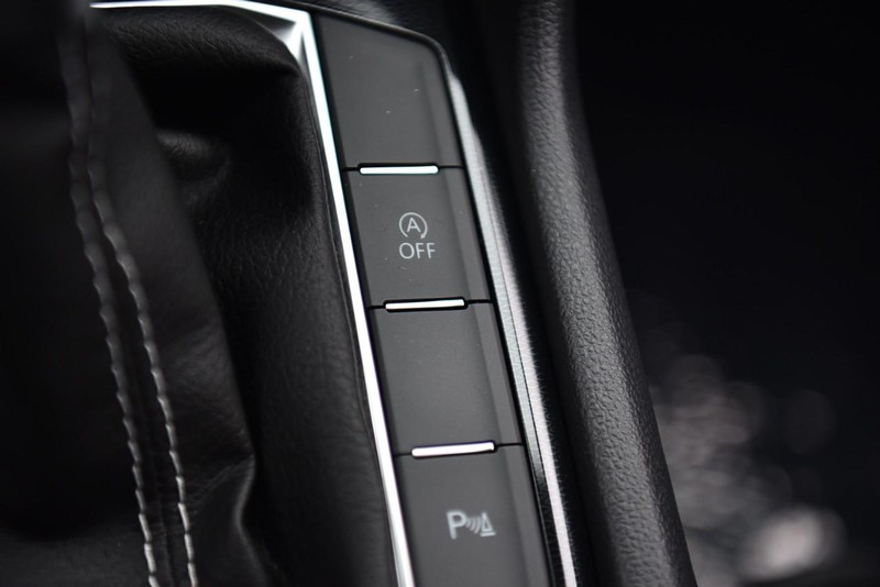 Volkswagen Taos Vehicle Image 18