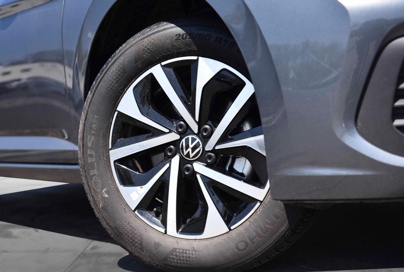Volkswagen Jetta Vehicle Image 03