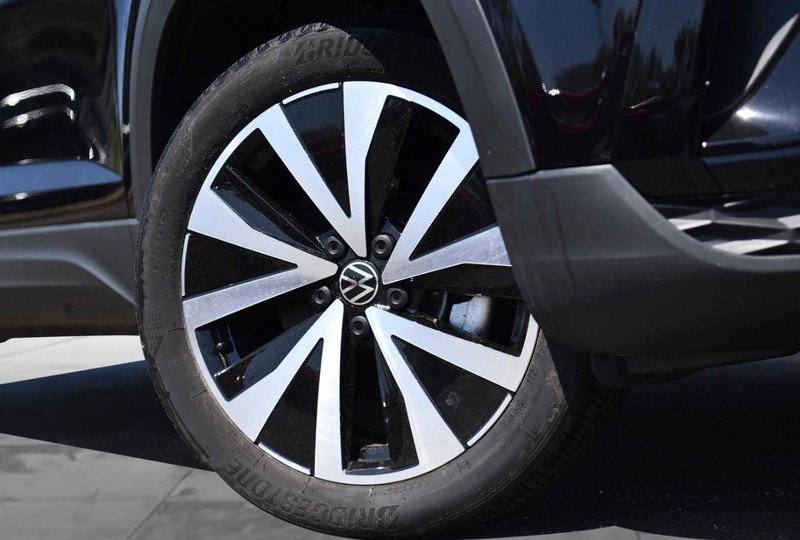 Volkswagen Taos Vehicle Image 03
