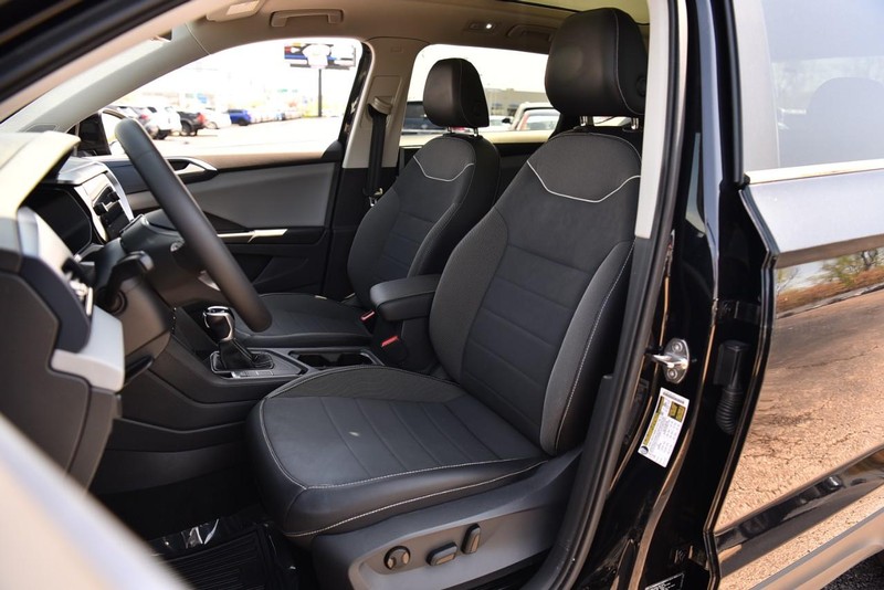 Volkswagen Taos Vehicle Image 19