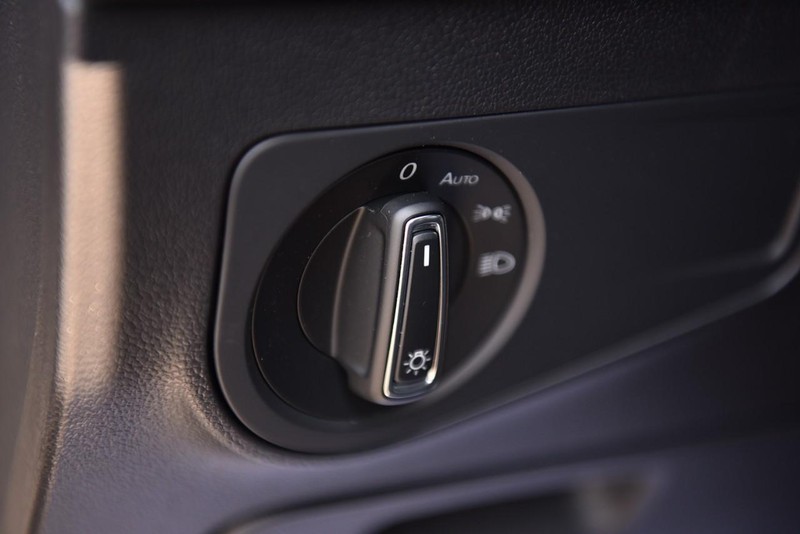 Volkswagen Tiguan Vehicle Image 11