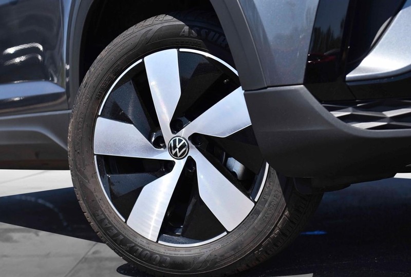 Volkswagen Taos Vehicle Image 03