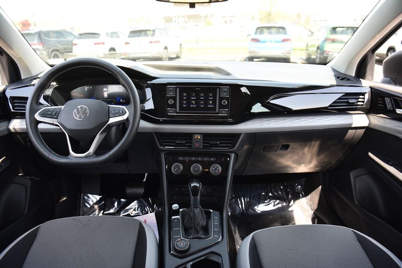 Volkswagen Taos Vehicle Image 07