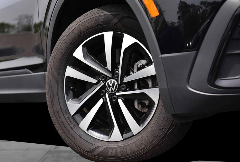 Volkswagen Tiguan Vehicle Image 03