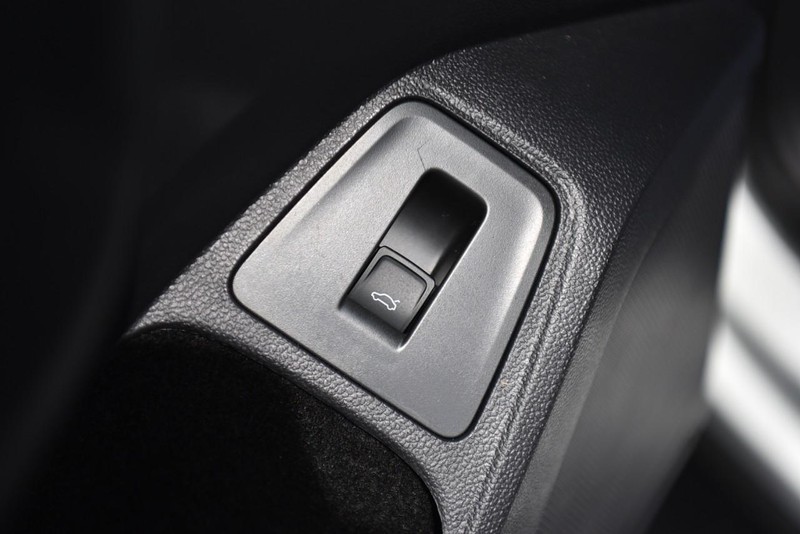 Volkswagen Tiguan Vehicle Image 09