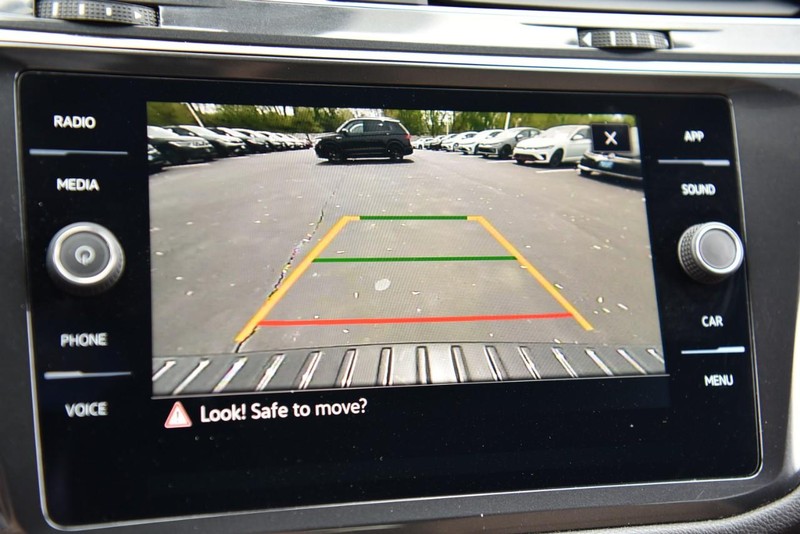 Volkswagen Tiguan Vehicle Image 13
