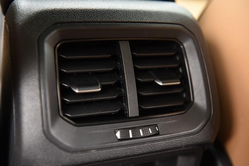 Volkswagen Tiguan Vehicle Image 25