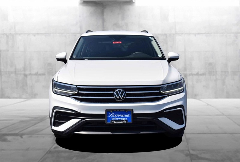 Volkswagen Tiguan Vehicle Image 04