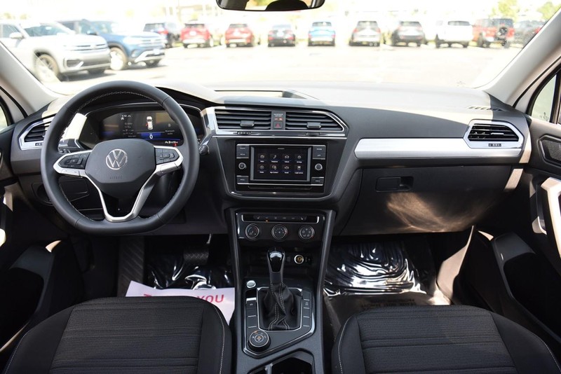 Volkswagen Tiguan Vehicle Image 07