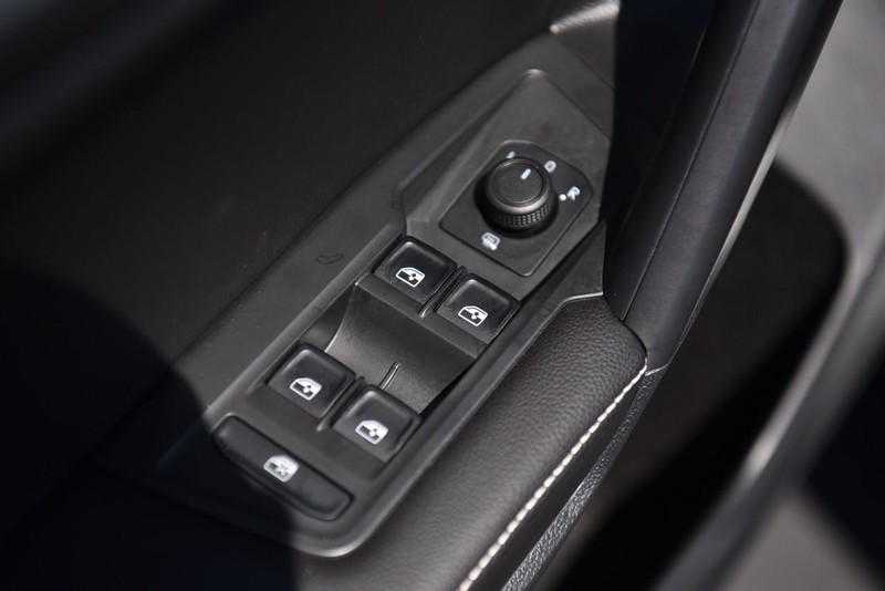 Volkswagen Tiguan Vehicle Image 08