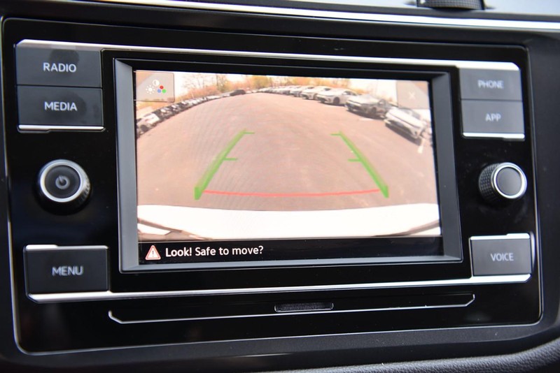 Volkswagen Tiguan Vehicle Image 12