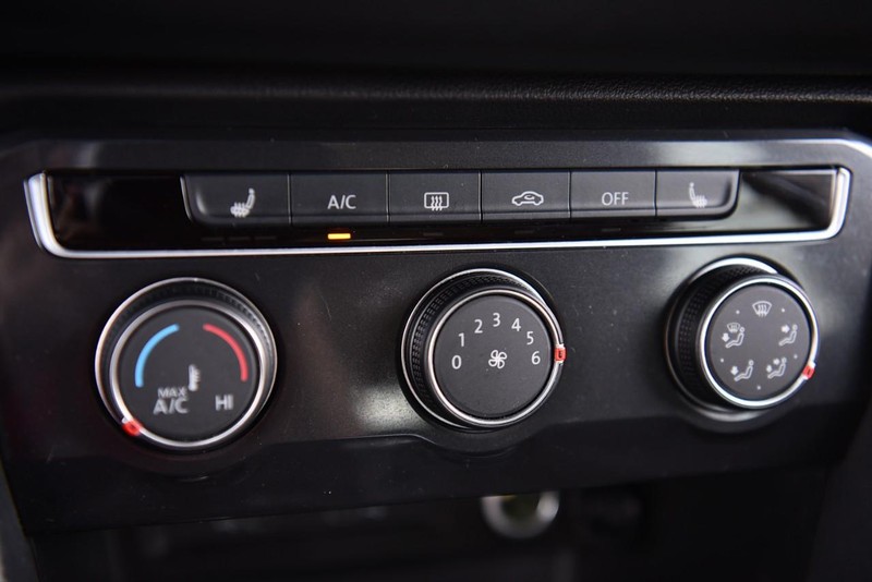 Volkswagen Tiguan Vehicle Image 14