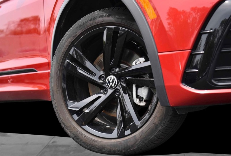 Volkswagen Tiguan Vehicle Image 03