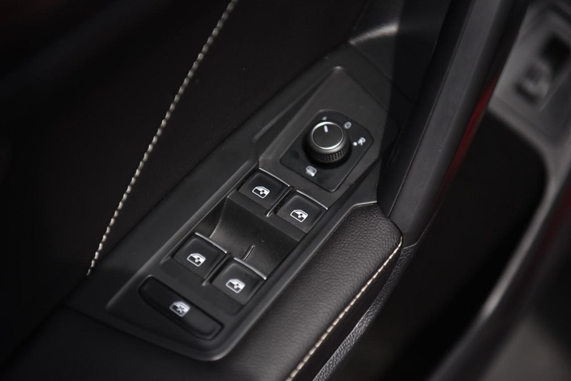 Volkswagen Tiguan Vehicle Image 08