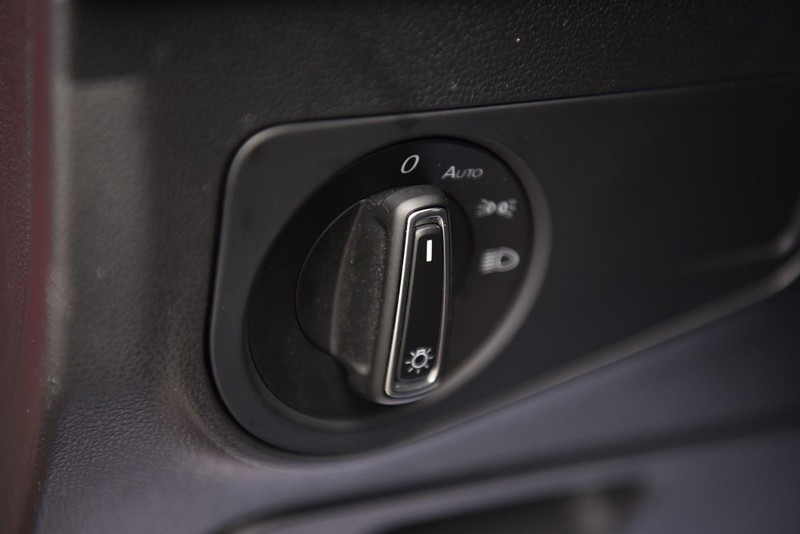 Volkswagen Tiguan Vehicle Image 11