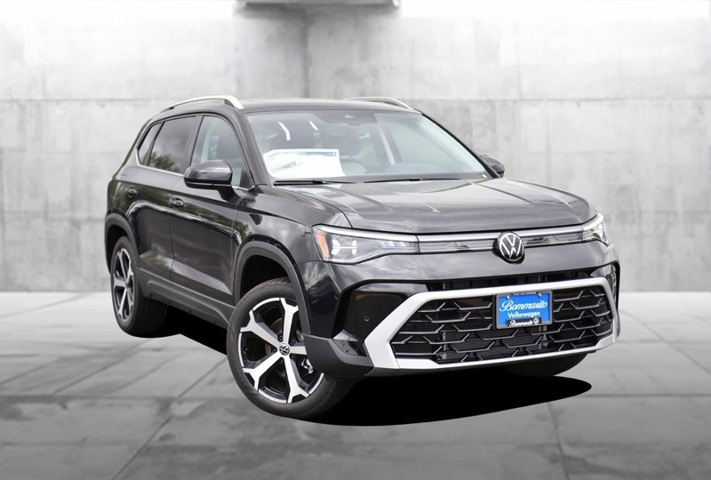 Volkswagen Taos Vehicle Image 02