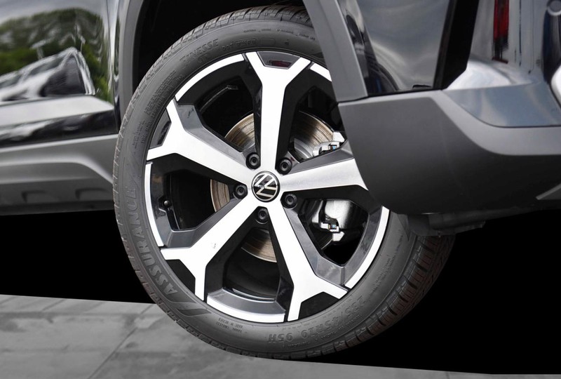Volkswagen Taos Vehicle Image 03