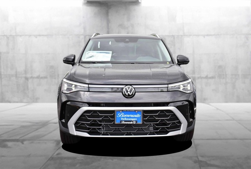 Volkswagen Taos Vehicle Image 04