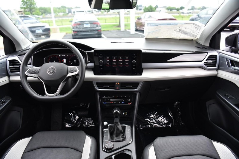 Volkswagen Taos Vehicle Image 07