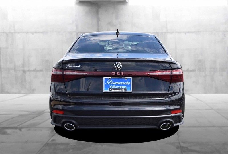 Volkswagen Jetta GLI Vehicle Image 06