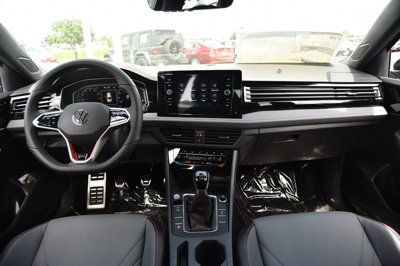 Volkswagen Jetta GLI Vehicle Image 07