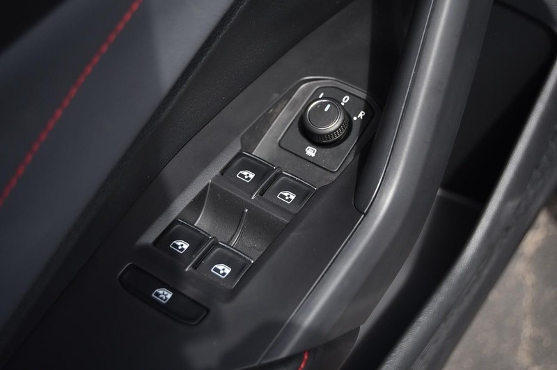 Volkswagen Jetta GLI Vehicle Image 08