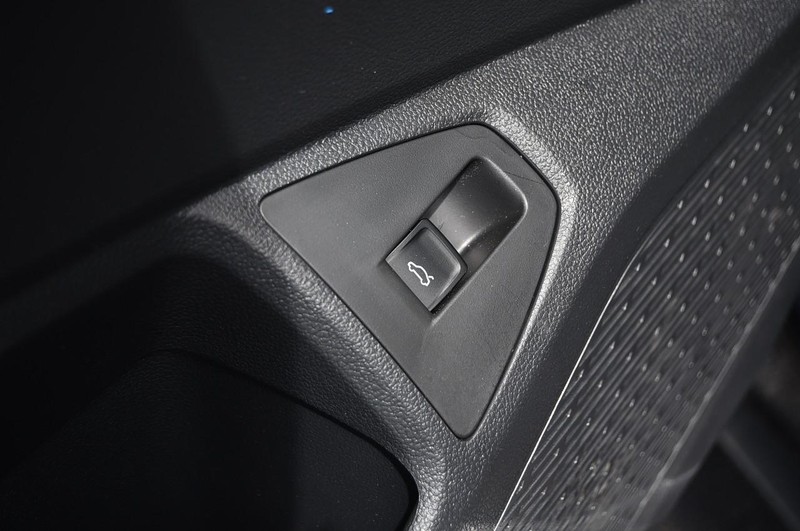 Volkswagen Jetta GLI Vehicle Image 09