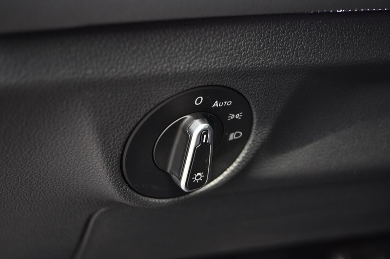 Volkswagen Jetta GLI Vehicle Image 11