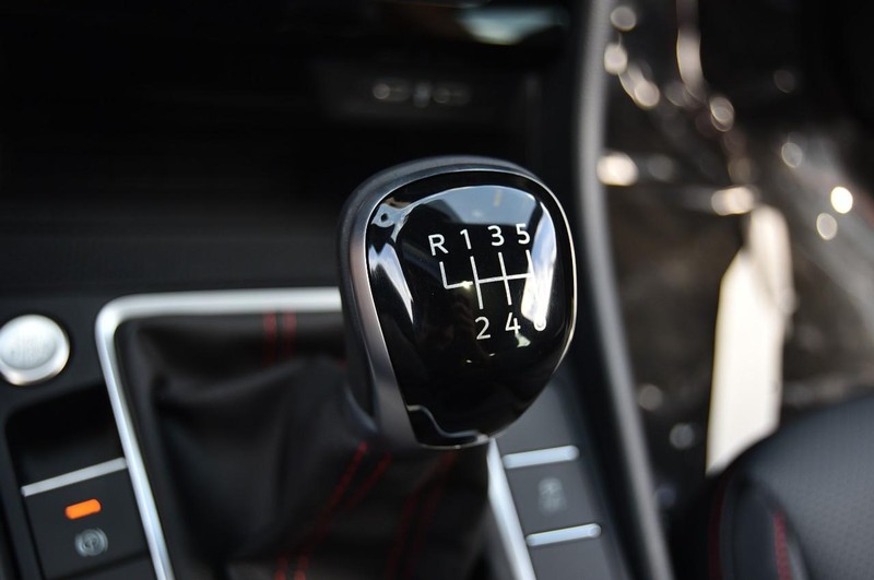 Volkswagen Jetta GLI Vehicle Image 18