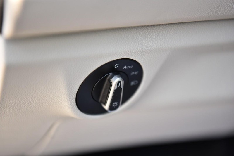 Volkswagen Jetta Vehicle Image 12