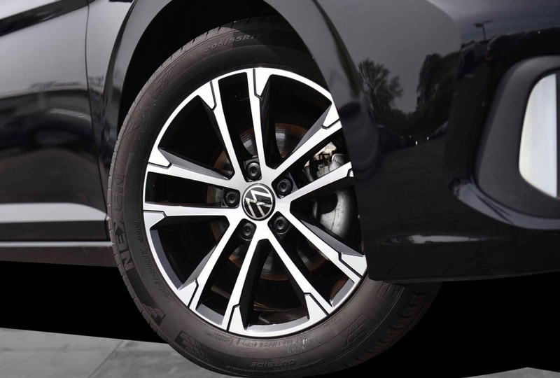 Volkswagen Jetta Vehicle Image 03