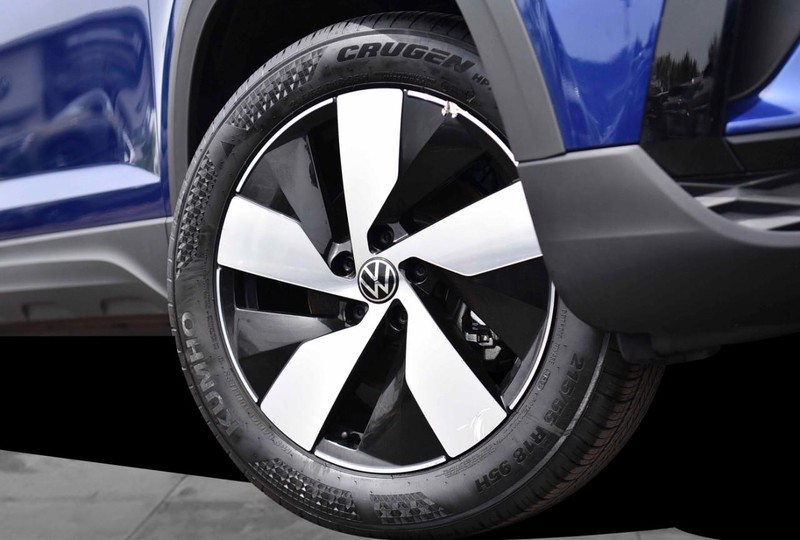 Volkswagen Taos Vehicle Image 03