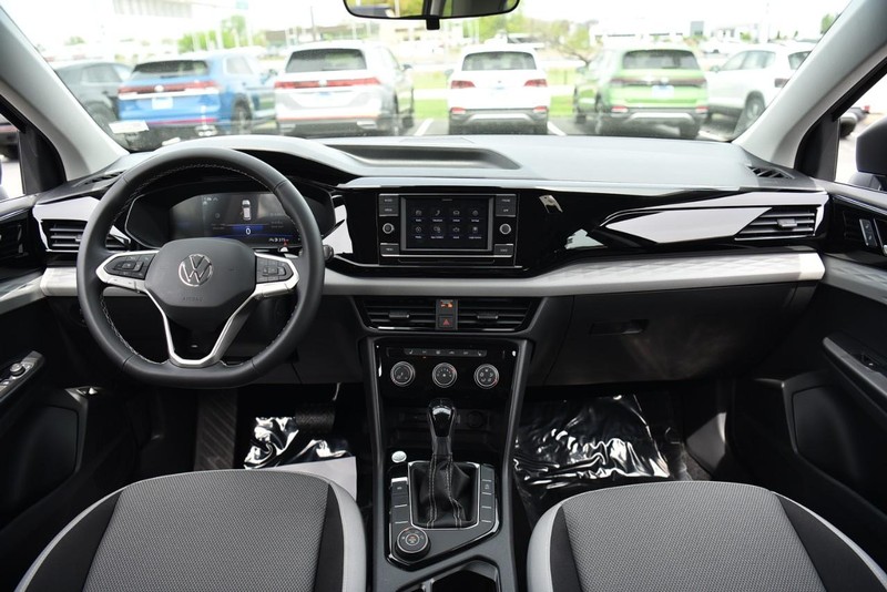 Volkswagen Taos Vehicle Image 07