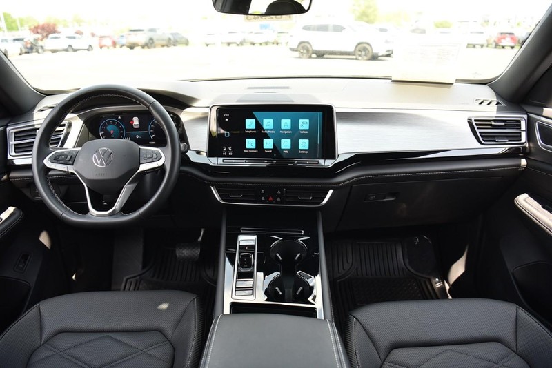 Volkswagen Atlas Cross Sport Vehicle Image 08