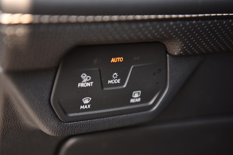 Volkswagen Atlas Cross Sport Vehicle Image 12
