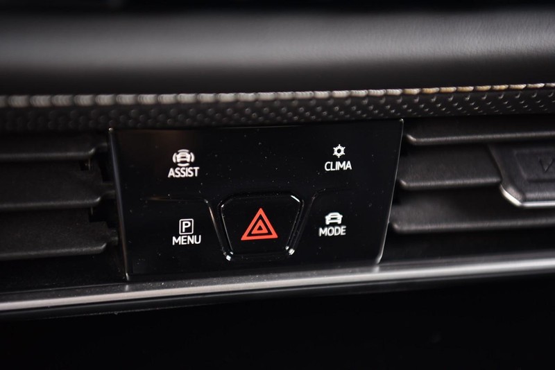 Volkswagen Atlas Cross Sport Vehicle Image 16