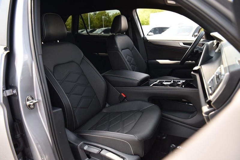 Volkswagen Atlas Cross Sport Vehicle Image 21
