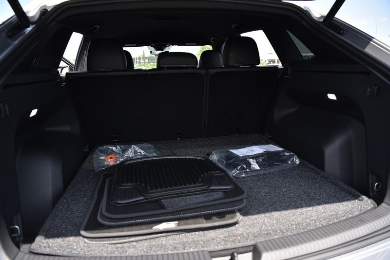 Volkswagen Atlas Cross Sport Vehicle Image 25
