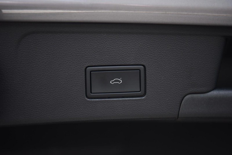 Volkswagen Atlas Cross Sport Vehicle Image 26