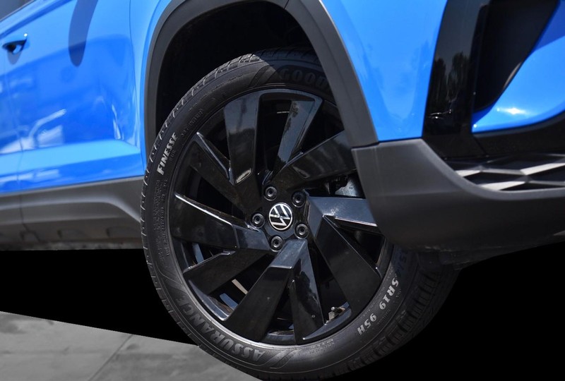Volkswagen Taos Vehicle Image 03