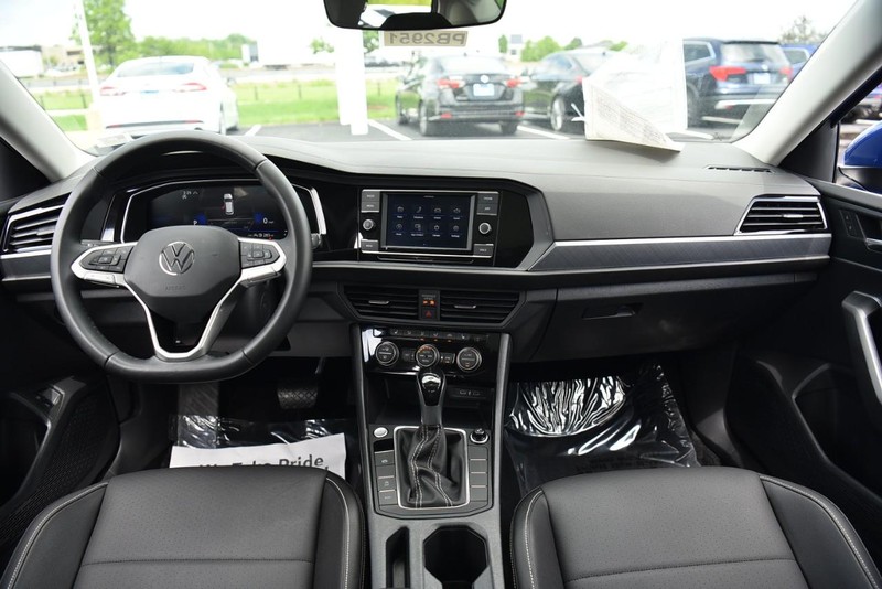 Volkswagen Jetta Vehicle Image 08