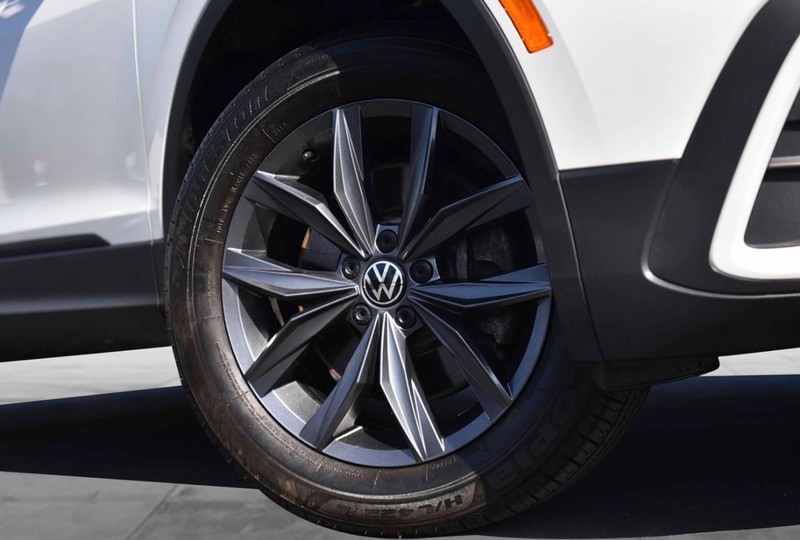 Volkswagen Tiguan Vehicle Image 03