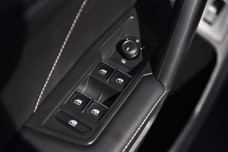 Volkswagen Tiguan Vehicle Image 08