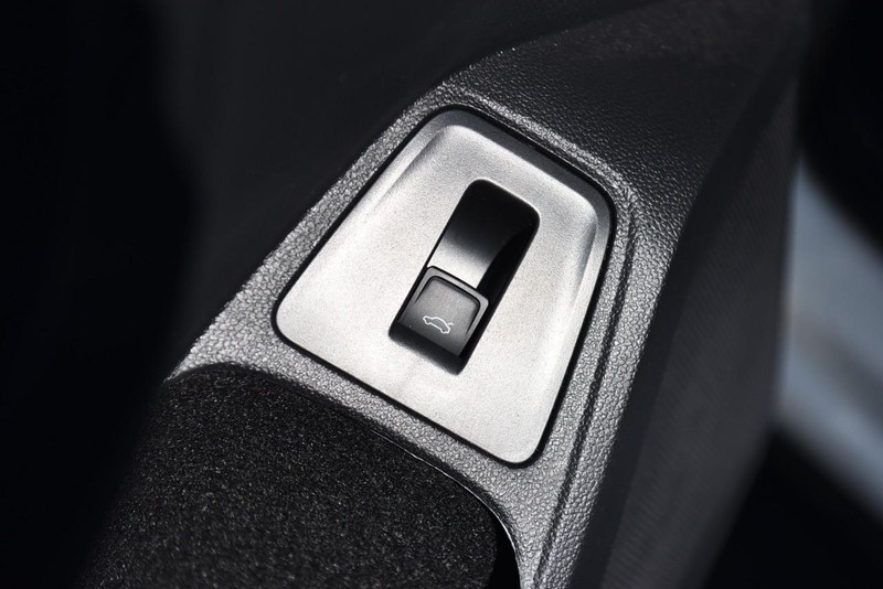 Volkswagen Tiguan Vehicle Image 09