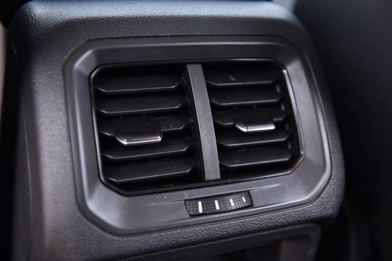 Volkswagen Tiguan Vehicle Image 23