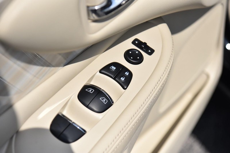Nissan Murano Vehicle Image 09