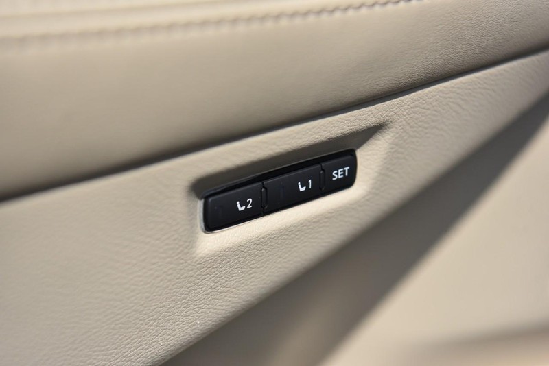 Nissan Murano Vehicle Image 10
