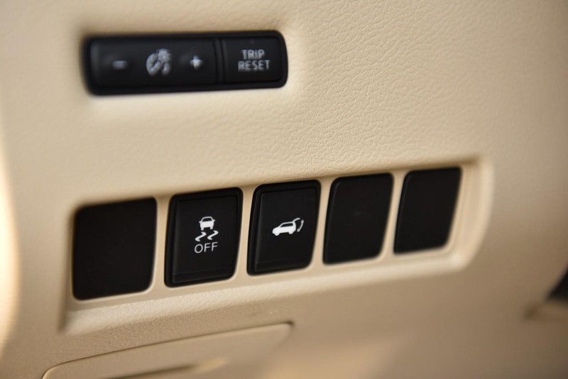 Nissan Murano Vehicle Image 13