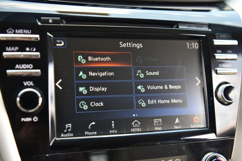Nissan Murano Vehicle Image 16